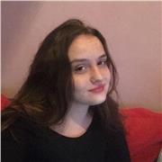 Profesora de Inglés nacida en Estados Unidos y estudiante de filología inglesa en la Universidad de Barcelona